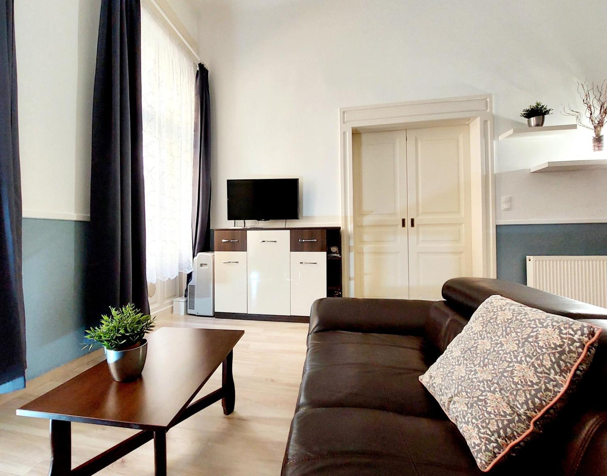 Eoetvoes Apartman Будапеща Екстериор снимка